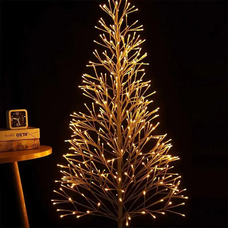 Festlicher LED-Weihnachtsbaum, dekoriert mit Lichtern – für eine warme und gemütliche Atmosphäre