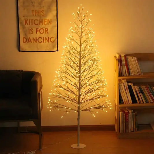 Festlicher LED-Weihnachtsbaum, dekoriert mit Lichtern – für eine warme und gemütliche Atmosphäre